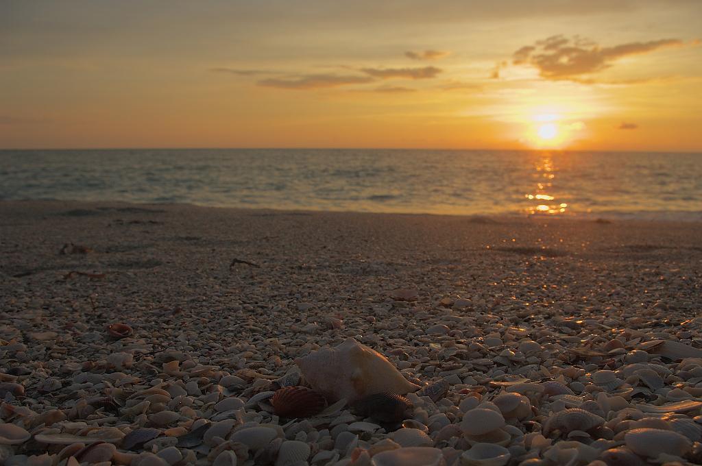IMGP6011.jpg - Sunset on Gasparilla Island FL, k100d and 18-55mm kit lens.