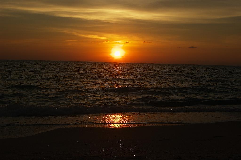 IMGP6290b.jpg - Sunset on Boca Grande, K100 and 18-55mm kit lens.