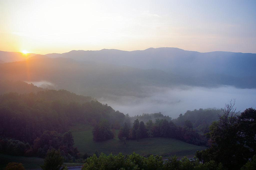 IMGP6499b.JPG - Sunset in the Smokey Mountains.