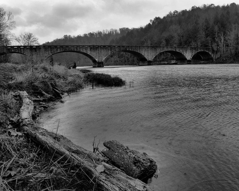bridgehdr4bw8x10.jpg - Bridge into Cumberland Falls State Park