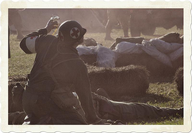 IMGP3105crp4x6sm.JPG - Medic treating the wounded.