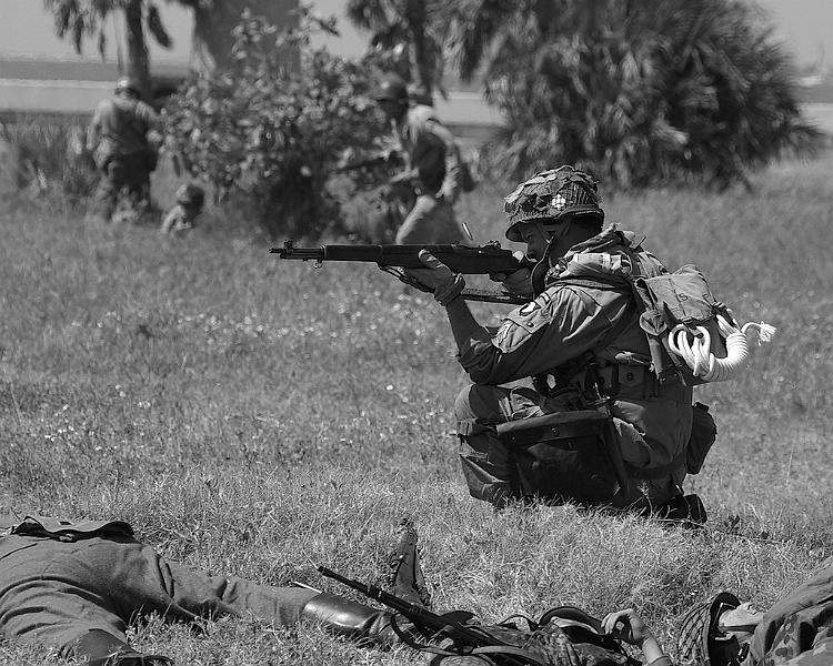 IMGP0806RS.JPG - Great shot from my wife with the K100d.  The Americans are advancing off the beach and the Germans are falling back.  Note the empty case ejecting from the M1 "Garand" rifle as he squeezes off a round.