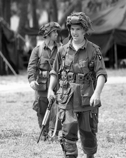 IMGP1064RS.JPG - American paratrooper with M1 Carbine.